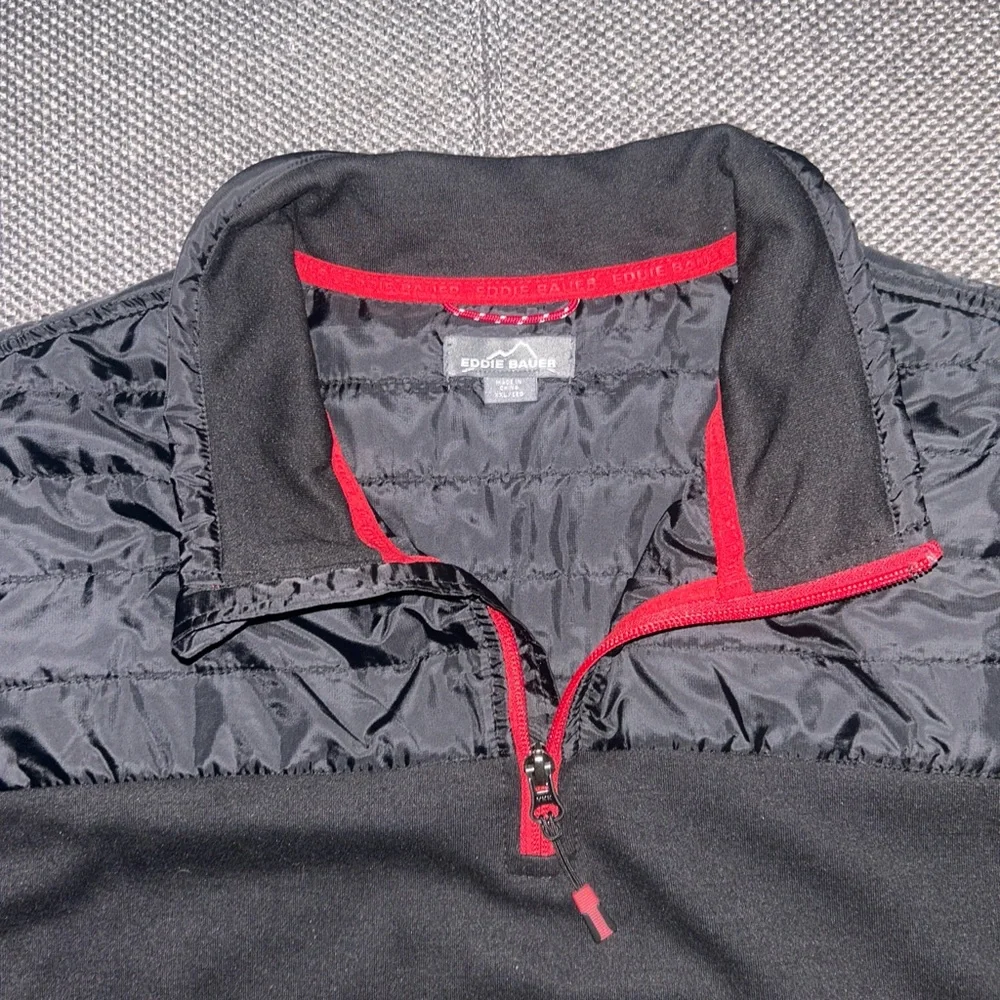 Eddie Bauer Men's Black and Red Quarter-Zip Jacket - Picture 2 of 4